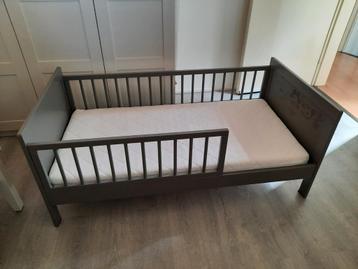 Petit Amelie peuterbed (met matras en 4 seizoenen dekbed) beschikbaar voor biedingen