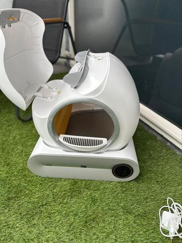 De Slimme Zelfreinigende Kattenbak Poopy beschikbaar voor biedingen