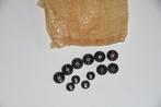 Oude knopen 8 grotere & 4 kleinere hoorn bruin zwart 4 gaten, Hobby en Vrije tijd, Naaien en Fournituren, Ophalen of Verzenden