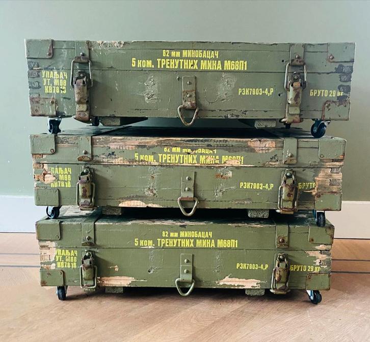 3 Vintage Joegoslavische Munitiekisten met Wieltjes, Huis en Inrichting, Woonaccessoires | Kisten, Gebruikt, Minder dan 50 cm