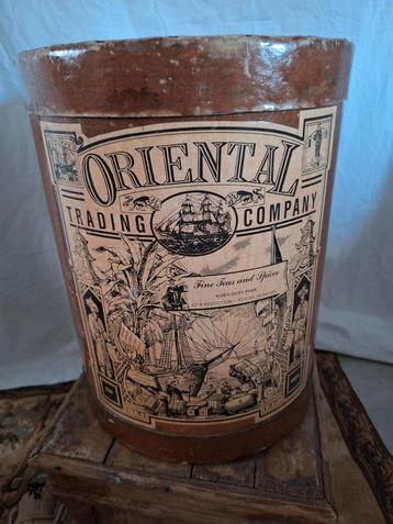 Vintage kartonnen opbergdoos  beschikbaar voor biedingen