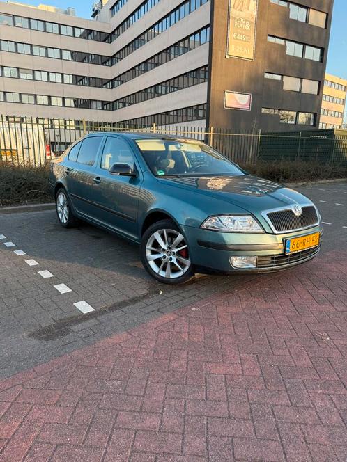 Skoda Octavia 2.0 FSI 110KW AUT 2005 Groen, Auto's, Skoda, Particulier, Octavia, 360° camera, Achteruitrijcamera, Adaptive Cruise Control