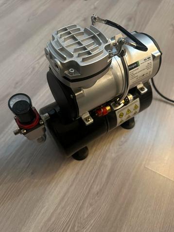 Mini compressor zo goed als nieuw beschikbaar voor biedingen