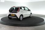 Toyota Aygo 1.0 VVT-i x-play | AIRCO | CAMERA | BLUETOOTH |, Auto's, Toyota, Euro 5, Stof, Gebruikt, 4 stoelen