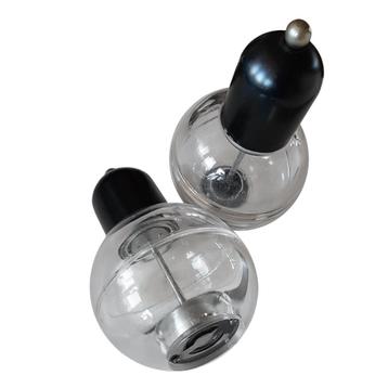 vintage Lucite zout- en pepermolens beschikbaar voor biedingen