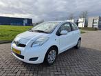 Toyota Yaris 1.3 VVTi Aspiration, 80-JXV-1, Auto's, Toyota, Voorwielaandrijving, 1025 kg, 4 cilinders, Wit