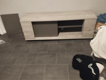 Tv Meubel grijs achtig hout beschikbaar voor biedingen