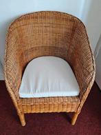 Rotan stoel met kussen, Huis en Inrichting, Stoelen, Ophalen, Overige kleuren, Riet of Rotan, Zo goed als nieuw