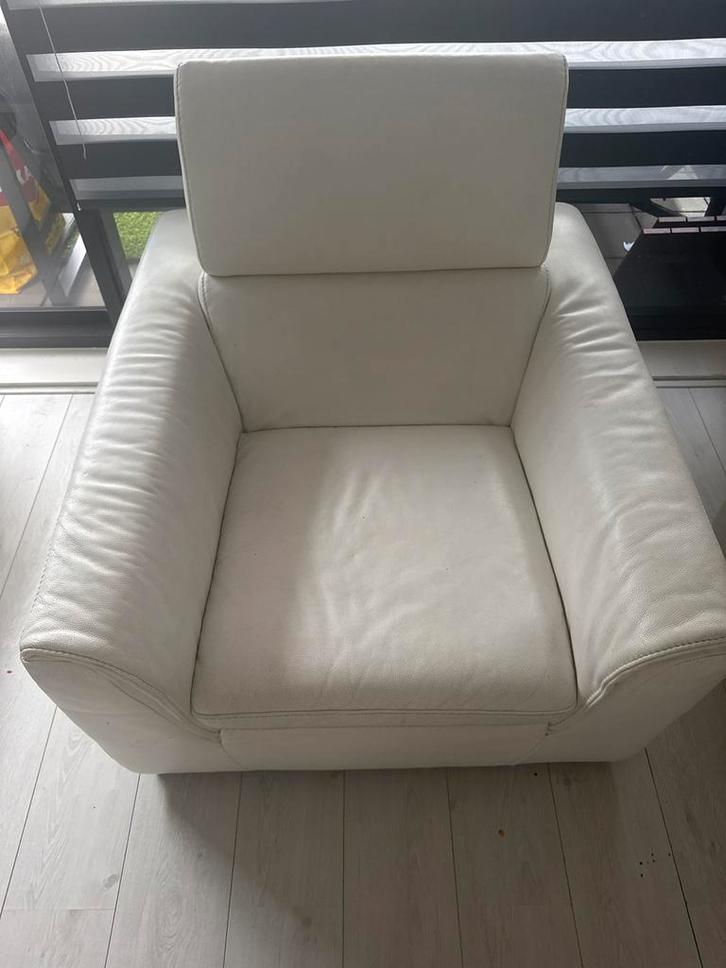 Witte lederen fauteuil, Huis en Inrichting, Fauteuils, Zo goed als nieuw, Leer, 75 tot 100 cm, Minder dan 75 cm, Ophalen