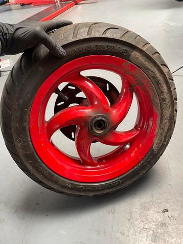 Runner velg met band beschikbaar voor biedingen
