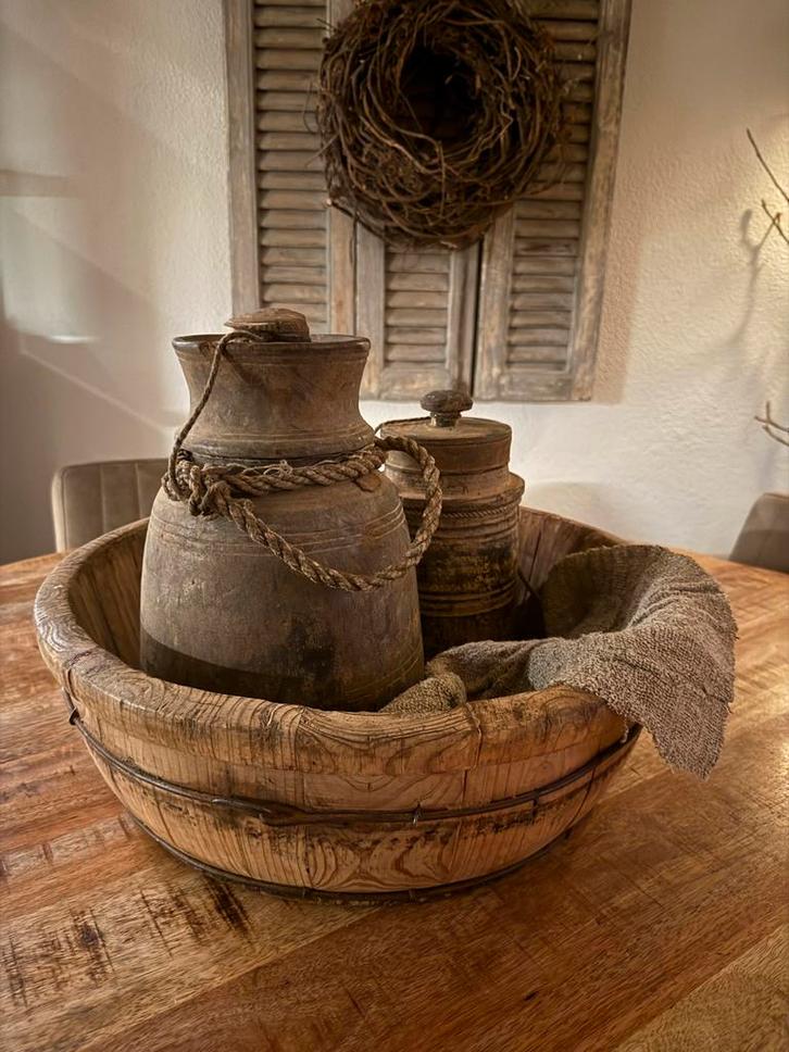 Oude stoer en sobere olijfbak, Huis en Inrichting, Woonaccessoires | Schalen en Manden, Gebruikt, Schaal, Rond, Hout, Ophalen of Verzenden