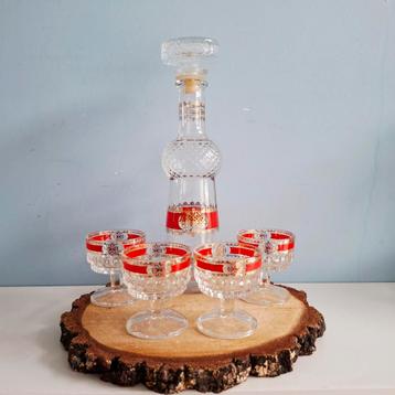 Vintage borrelset met karaf en 4 glazen beschikbaar voor biedingen