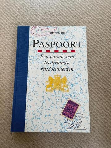 PASPOORT  Een parade van Nederlandse reisdocumenten beschikbaar voor biedingen