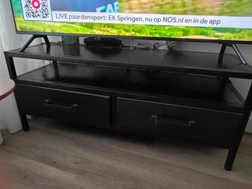 Industriële tv kast beschikbaar voor biedingen