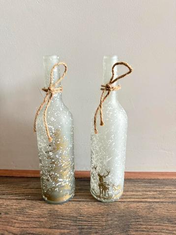 House of Seasons twee glazen sier flessen voor kerst beschikbaar voor biedingen