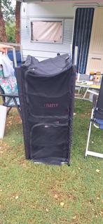 Campingkast 135cm hoog. 4 legplankjes, Caravans en Kamperen, Kampeermeubelen, Ophalen of Verzenden, Gebruikt, Campingkast