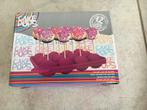 Nieuw cake pops 12 pop ups bakvormpjes silicone + boekje, Hobby en Vrije tijd, Ophalen of Verzenden, Nieuw, Bakvorm