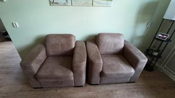 2 mooie en nette fauteuils beschikbaar voor biedingen