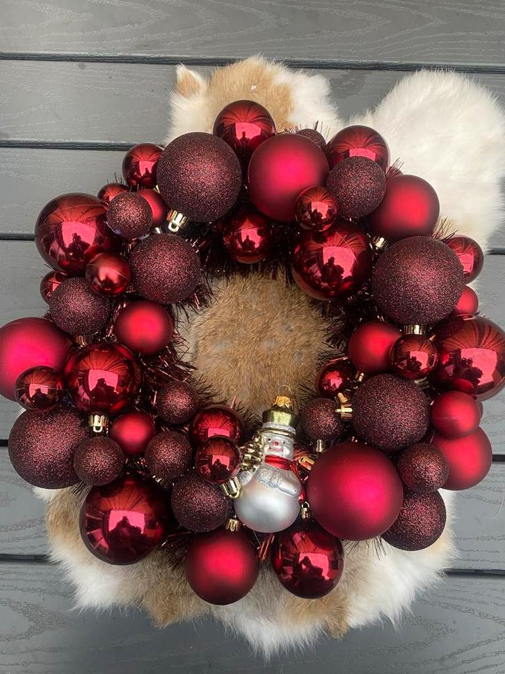 Rode kerstballen krans – kerstdecoratie / deurkrans, Diversen, Kerst, Ophalen of Verzenden
