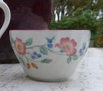 Churchill Briar Rose Chart Wel 2 x Groente Schaal Sugarbowl, Nieuw, Ophalen of Verzenden, Bord(en), Wedgwood