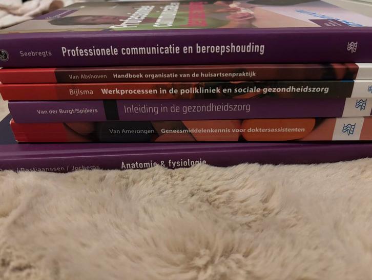 schoolboeken opleiding doktersassistente mbo 4, Boeken, Schoolboeken, Zo goed als nieuw, Overige vakken, Overige niveaus, Ophalen of Verzenden