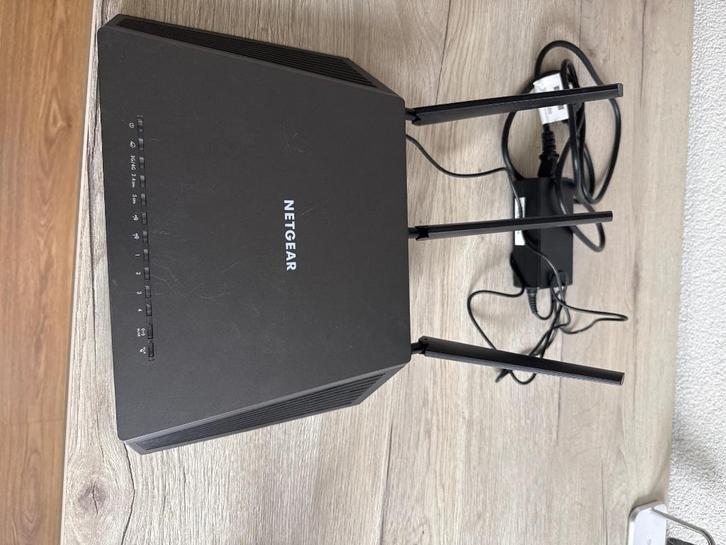 Netgear SIM Router, Computers en Software, Routers en Modems, Zo goed als nieuw, Router met modem, Ophalen of Verzenden