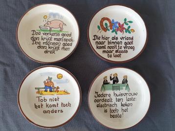 4 spreukborden Vlieg uuit Holland. Nr 512, 335, 17 en PUEM. beschikbaar voor biedingen