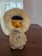 Vintage Groenland pop eskimo met echt konijnenvel, Antiek en Kunst, Ophalen of Verzenden