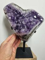 Grote amethist op stalen standaard, Ophalen of Verzenden, Mineraal