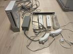 Nintendo Wii met 2 controllers, Spelcomputers en Games, Spelcomputers | Nintendo Wii, Ophalen of Verzenden, Zo goed als nieuw