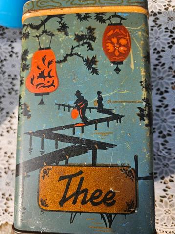 Vintage Theeblik met Oosters Design beschikbaar voor biedingen