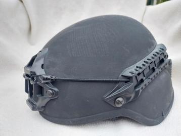 Viper P6N helm marechaussee beschikbaar voor biedingen