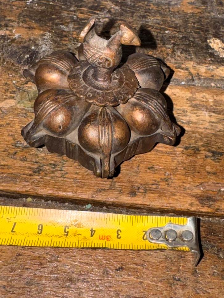 Oud / antiek  Indiase koperen Kumkum-doos, Antiek en Kunst, Curiosa en Brocante, Ophalen of Verzenden