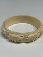 Vintage Ivoor Kleurige Armband met Olifanten, 18 tot 19, Kunststof, Gebruikt, Beige