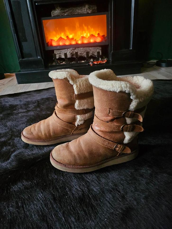 Stoere Uggs Kensington Maat 40 - Echt Leer, Kleding | Dames, Schoenen, Gedragen, Lage of Enkellaarzen, Bruin, Ophalen of Verzenden
