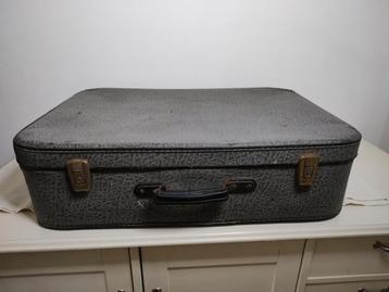 K468 VINTAGE jaren 50 koffer van geperst karton beschikbaar voor biedingen