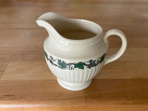 Wedgwood Stratford melk/room kannetje groot, Antiek en Kunst, Antiek | Servies los, Ophalen of Verzenden