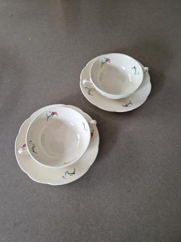 Zuid-Holland Plateel Consommé Kommen met Schotel beschikbaar voor biedingen