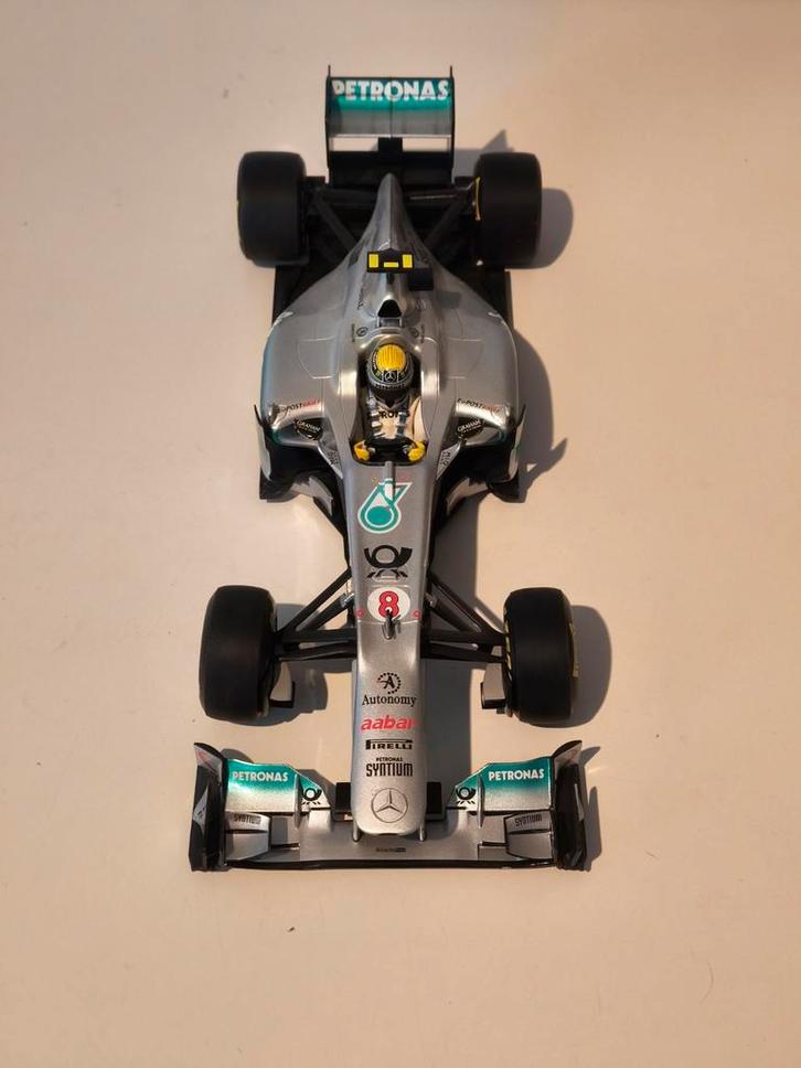 Mercedes MGP W02 schaalmodel van minichamps 1/18 uit 2011, Hobby en Vrije tijd, Modelauto's | 1:18, Zo goed als nieuw, Auto, MiniChamps