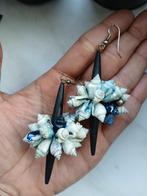 Vintage oorbellen van hout en schelpjes, Ophalen of Verzenden, Zo goed als nieuw, Bruin, Overige materialen