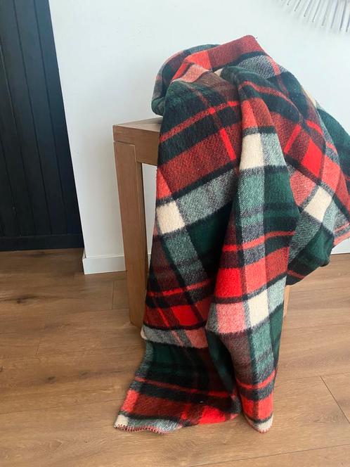 Prachtihe geblokte vintage deken in rood/ groen, Huis en Inrichting, Woonaccessoires | Plaids en Woondekens, Zo goed als nieuw