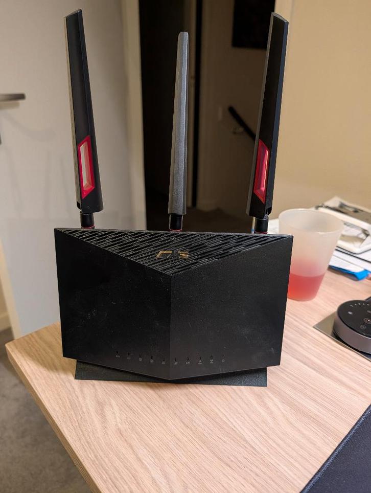 Asus RT-AX86U Pro router, Computers en Software, Routers en Modems, Zo goed als nieuw, Router, Ophalen of Verzenden