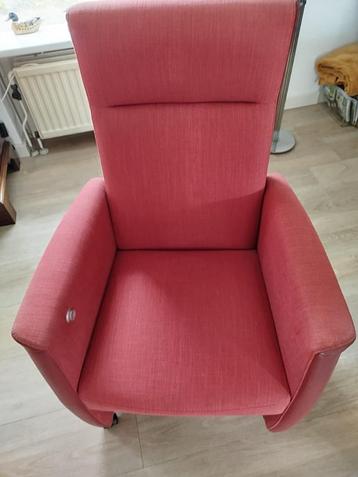 4 mooie rode stoelen (Prominent) beschikbaar voor biedingen