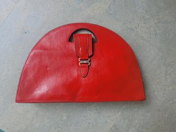 Halfronde clutch van rood leer, heel stijlvol, Lorenzo   beschikbaar voor biedingen