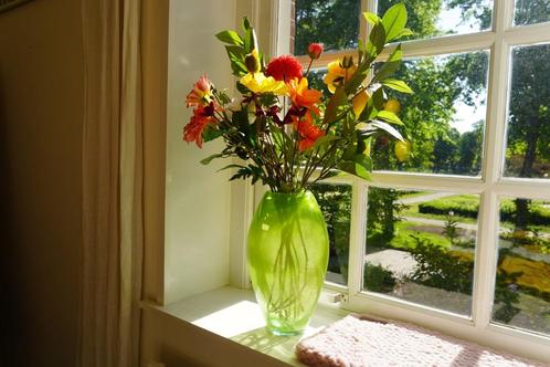 Groene vaas uit dik glas, Huis en Inrichting, Woonaccessoires | Vazen, Zo goed als nieuw, Groen, Minder dan 50 cm, Glas, Ophalen