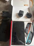 Nitendo switch 2 met beschermlaag en mario bros spel, Spelcomputers en Games, Ophalen of Verzenden, Gebruikt, Met 2 controllers