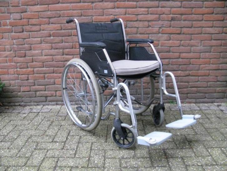 Meyra inklapbare rolstoel zitbreedte50cm met massieve banden, Diversen, Rolstoelen, Zo goed als nieuw, Duwrolstoel, Inklapbaar