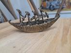 Bronzen beeld van boot met figuren. 150 jr SMA, Antiek en Kunst, Antiek | Koper en Brons, Ophalen of Verzenden, Brons