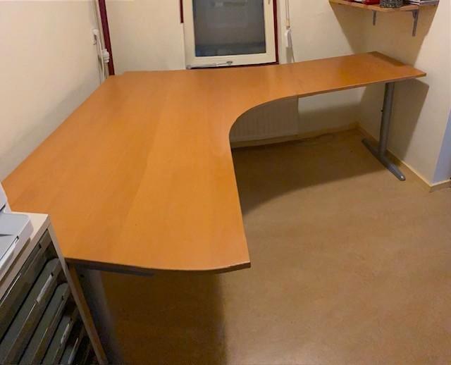 Hoekbureau  IKEA model : EFFECTIV, Huis en Inrichting, Bureaus, Gebruikt, Bureau, In hoogte verstelbaar, Ophalen