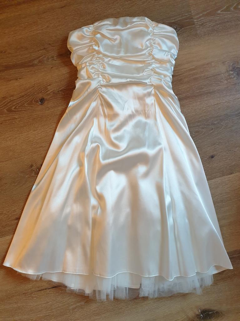 Roomwitte glanzende cocktailjurk incl. stola, Kleding | Dames, Carnaval, Maat 42/44 (L), Ophalen of Verzenden, Kleding